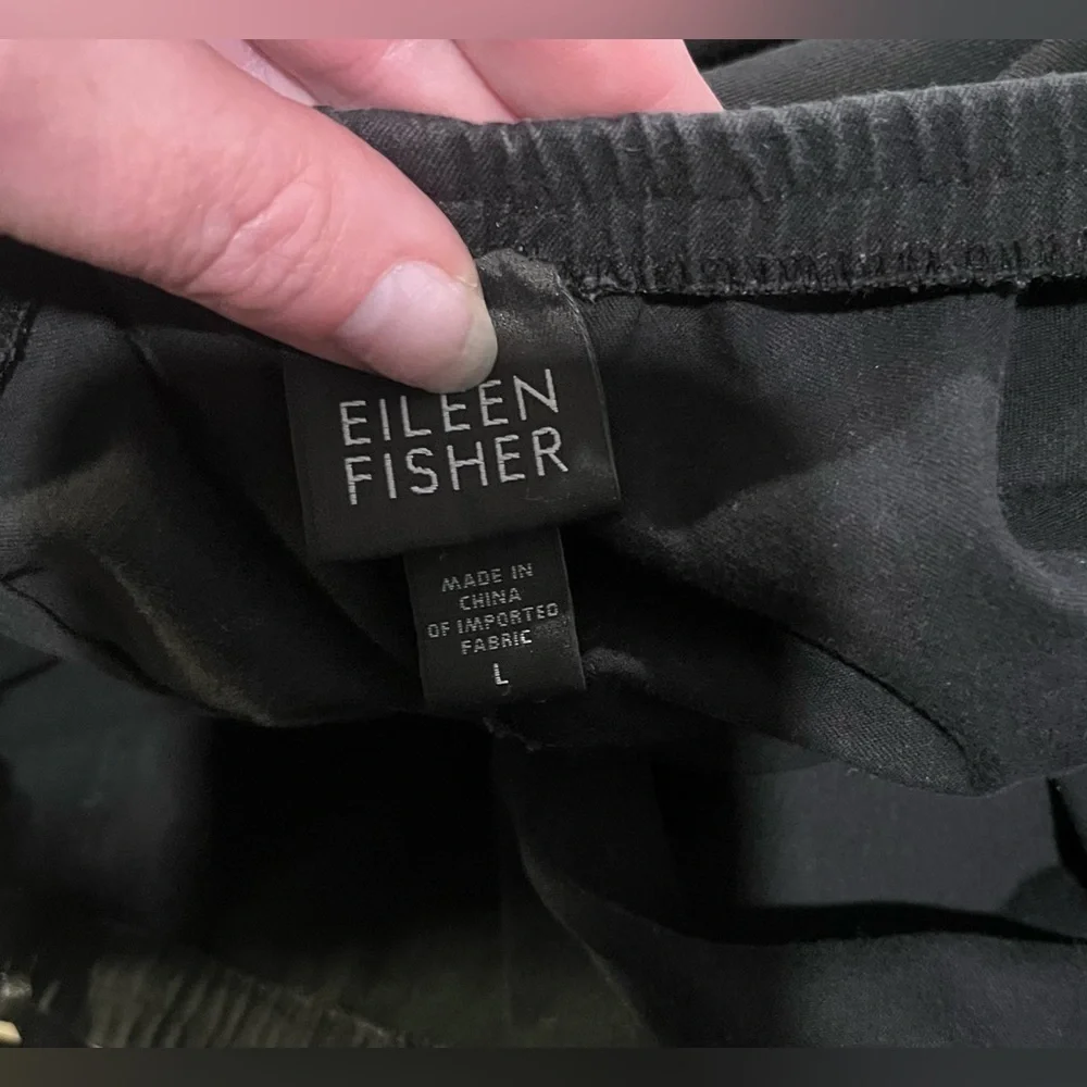Eileen Fischer black pull on cropped straight pants with side zip and elastic